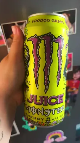 👻✨ MONSTER VOODOO GRAPE ✨👻 Une Monster qui ne passe clairement pas inaperçue ! 💜 Un délicieux goût raisin, fruité et ultra gourmand 🍇, avec toute l’énergie qu’on attend d’une Monster ⚡️ 💜 Une canette canon 🍇 Un goût raisin bien présent ⚡️ Parfaite pour donner un petit boost à ta journée Si tu es fan des saveurs fruitées, celle-ci est clairement à tester ! 😍 👉 Tu l’as déjà goûtée ? Tu lui mets combien/10 ? 👀 Si tu veux la tester le lien est dans la vidéo 💯 #MonsterVoodooGrape #MonsterEnergy #pourtoi  #Grape #TiktokShop