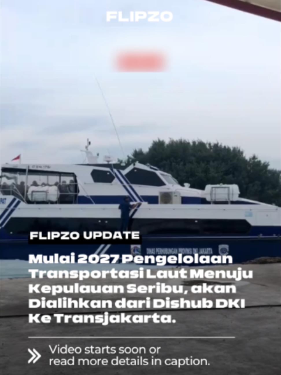 Mulai 2027, Transjakarta direncanakan mengambil alih pengelolaan transportasi laut menuju Kepulauan Seribu dari Dinas Perhubungan DKI Jakarta. Gubernur DKI Jakarta Pramono Anung mengatakan kebijakan ini ditujukan agar perjalanan warga dari daratan menuju Kepulauan Seribu maupun sebaliknya menjadi lebih mudah dan efisien. Saat ini Dishub mengoperasikan 11 kapal melalui JaketBoat dengan tarif sekitar Rp44.000–Rp74.000, melayani sejumlah pulau seperti Tidung, Pari, Pramuka, Kelapa hingga Sabira. Pemprov DKI sebelumnya mengakui biaya perjalanan dari pulau menuju daratan masih relatif tinggi. Padahal ketika sudah berada di daratan, warga Kepulauan Seribu sudah bisa menggunakan Transjakarta dan Transjabodetabek secara gratis. Menariknya, gagasan Transjakarta mengelola transportasi laut sebenarnya sudah pernah diusulkan Ahok sejak 2015, tetapi saat itu terkendala regulasi. Namun sampai sekarang belum diumumkan apakah setelah dikelola Transjakarta tarif kapal akan ikut turun, mendapat subsidi tambahan, atau terintegrasi dengan tarif transportasi darat. Menurut lo, kalau sama-sama warga Jakarta, transportasi warga Kepulauan Seribu menuju daratan seharusnya juga disubsidi lebih besar nggak?#flipzoupdate #FlipzoUpdate