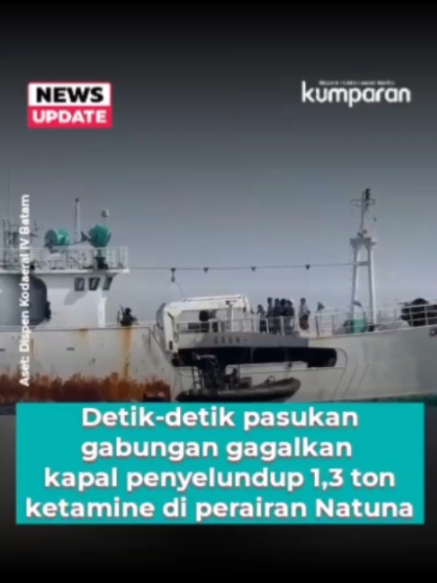 Badan Narkotika Nasional (BNN) bersama Bea dan Cukai, TNI AL, Bareskrim Polri, BIN, dan Polda Kepulauan Riau menggagalkan penyelundupan sekitar 1,3 ton ketamine di perairan Natuna, Kepulauan Riau. Dalam operasi tersebut, delapan Anak Buah Kapal (ABK) diamankan. Kepala BNN Komisaris Jenderal Polisi Suyudi Ario Seto mengatakan, pengungkapan itu bermula dari informasi intelijen terkait pergerakan kapal yang diduga membawa narkotika dari kawasan Teluk Thailand menuju Indonesia. Informasi tersebut kemudian diperkuat dengan data intelijen dari Taiwan Coast Guard pada awal Agustus 2026. Operasi penyekatan dilakukan pada Kamis (6/8), setelah kapal target terpantau memasuki perairan Indonesia. TNI AL mengerahkan KRI Kerambit-627, KRI Surik-645, dan KRI Karotang-872 untuk mencegat kapal bernama King Sun tersebut. Dari pemeriksaan itu, petugas menyita 65 karung. Sebanyak 64 karung berisi masing-masing sekitar 20 bungkus teh China berwarna hijau, sedangkan satu karung lainnya berisi 18 bungkus. Seluruhnya diduga berisi obat terlarang berbentuk kristal dengan berat bruto sekitar 1,3 ton. 📸: Dok. Dispen Kodaeral IV Batam. Baca selengkapnya dengan klik link di bio. Cari tahu berita update lainnya dengan download aplikasi kumparan di App Store atau Google Play.⁠ 📝: newsupdate | update | news | vidol | R059 | E164 | E339 #bicarafaktalewatberita #kumparan