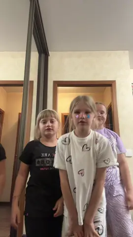 Dancing with friends 💃👯‍♀️