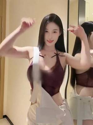 Đi chơi hè, team váy maxi bánh bèo hay team quần short áo croptop cá tính lên tiếng? Tuyệt vời - sDf4CBV1RXw video lên xu hướng trend tiktok #outfitmoingay outfits nữ đẹp xinh, nhạc mới nhất hashtag triệu view xu hướng, quay clip siêu cuốn, #bikini, #bikinigaixinh
