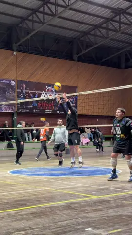 Momentos de ataques 🤟🏻🏁🏁 IG: Coreano_cl_ . . #like #volleyball #viral #viralvideo #parati 