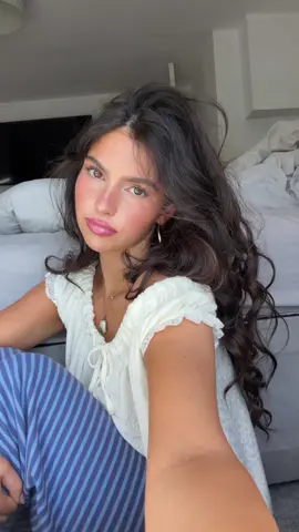 meow #wavyhair #heatlesscurls #makeup 