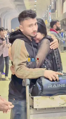 ✈️ নিজের মানুষগুলোকে রেখে প্রবাসে ফেরা—এটাই একজন প্রবাসীর সবচেয়ে বড় ত্যাগ। 🥀🤲  #p#probashijibone#expatlifef#fype#emotionalvideosaudiarabia