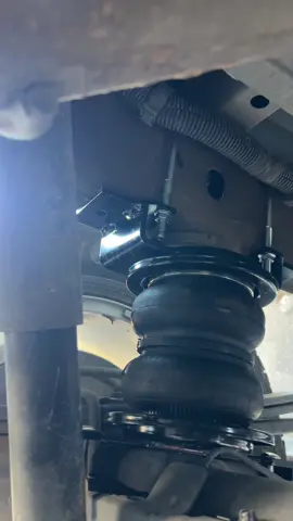 Clean install, better adjustability, off it goes! #gmc #gmctrucks #gmcsierra #airbags #956 