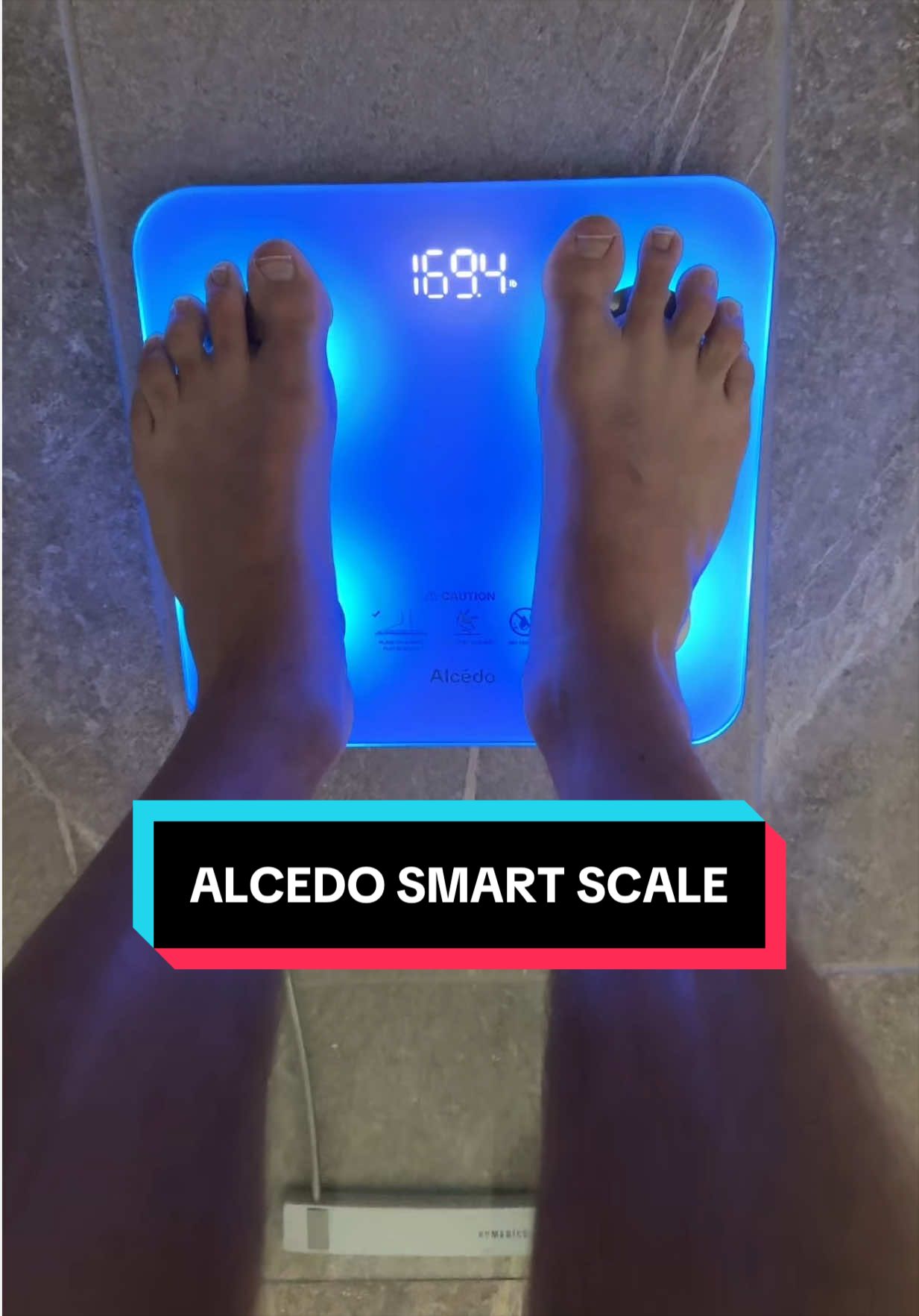 This scale is smart and tells your way more than just your weight 🙌 #smartscale #scale #weightscale #health #bodyfat 