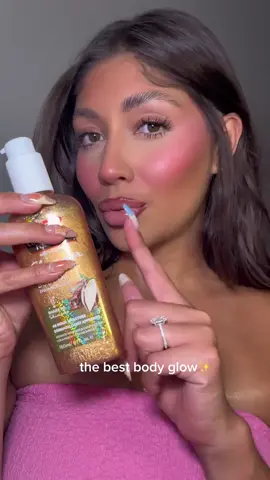 If your skin isn't shimmering like this... keep watching 👀✨ @_karilynn #palmers #summerglow #shimmer #bodyoil #glowyskin #skincare #shimmerseason
