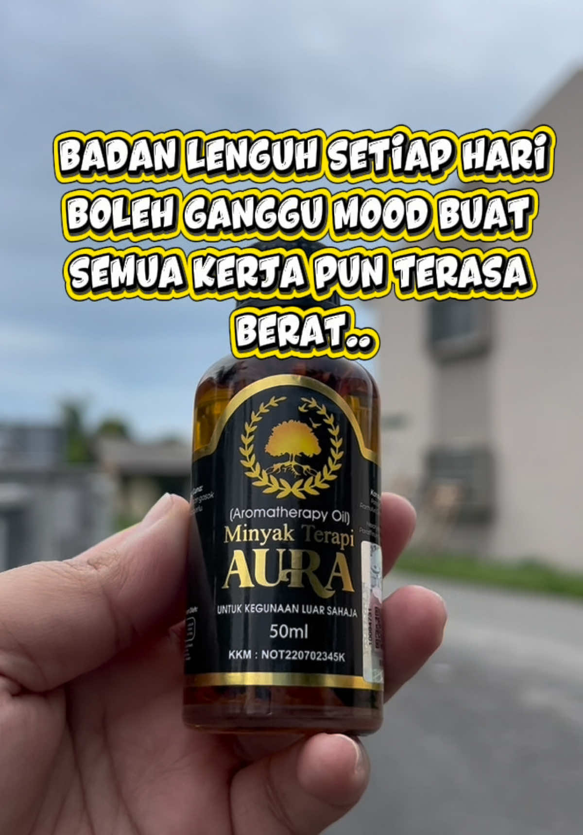 Badan lenguh setiap hari boleh ganggu mood. Nak buat kerja pun rasa berat, nak bergerak pun serba tak selesa. Jangan tunggu sampai rutin harian mula terganggu. Sayangi diri dan mulakan ikhtiar. ❤️ 🛒 Klik beg kuning sekarang untuk dapatkan harga promosi. #MinyakTerapiAura #saraf#sakitbadan#kebas#kebasmenyucuk