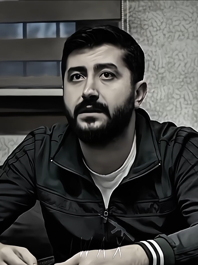 Cihat sokaklara inmiş ;) #sıfırbiradana #fyp #lycris #dizifilmreplikleri #cihatsarsılmaz 
