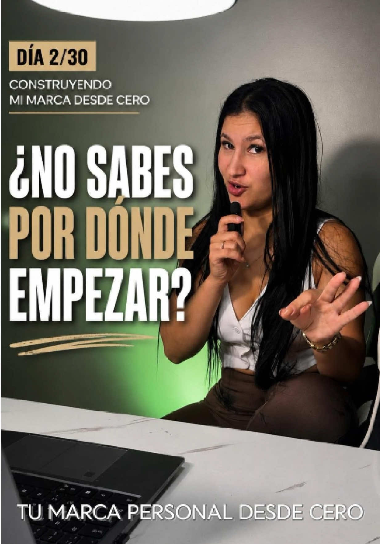 Querer empezar no siempre es el problema. A veces el problema es tener tanta información que terminas sin saber cuál es el primer paso. Yo estuve ahí: guardando videos, tomando notas, aprendiendo… pero postergando el momento de PUBLICAR. Hasta que entendí algo: no necesito tener todo resuelto para empezar. Necesito empezar para poder resolverlo. Hoy es el Día 2/30 construyendo mi marca personal desde cero y mi meta sigue siendo la misma: 5.000 seguidores en 30 días. 🚀 Voy a documentar lo bueno, los errores, lo que funcione y también lo que NO. Si tú también llevas tiempo diciendo “quiero empezar, pero no sé cómo”, sígueme y construyamos esto juntas. 🤎 Y cuéntame 👇🏼 ¿Qué es lo que más te está frenando para empezar? #MarcaPersonal  #CreacionDeContenido #marketingdigital#latinasenusa #emprendedoraslatinas