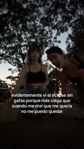 tengo que decir que una señora majisima nos dejó un momento las suyas para que viésemos cómo se veía #eclipse #wlw #ciega #lesbiansoftiktok #badromance @𝓃𝑒𝓈𝒾 