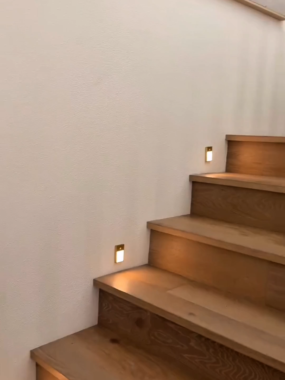🔗 in BIO. Your home needs this lighting upgrade ❣️. #amazonfinds #amazonhomefinds #lightingdesign #lightingideas #interiordesign 