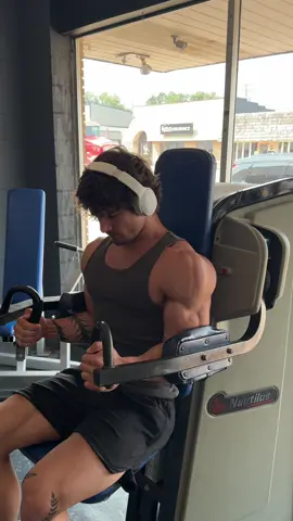 #gym #bodybuilding #aesthetic #trainhard #fyp 