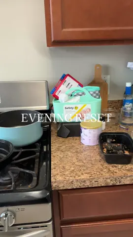 evening reset 🧽🫧 #CleanTok #resetwithme #eveningreset #sahmlife #ugccreator @Mrs. Meyer’s Clean Day @Walmart @Scrub Daddy 