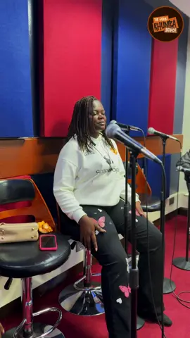 Ni kama hii kesi ya Macelina haiishi! Mapenzi matamu hayapendi ukweli😂😂. Huyu anasema “Uwoongo” ni kama kuna mtu alimkosea mahali… What’s your favourite Musa Juma song, tuwekeeni kwa comment section tuone kama tutawachezea soon!  The maestro, the great Musa Juma gave us so many amazing songs. #MusaJuma #Macelina #NairobiRhumbaBrunch 