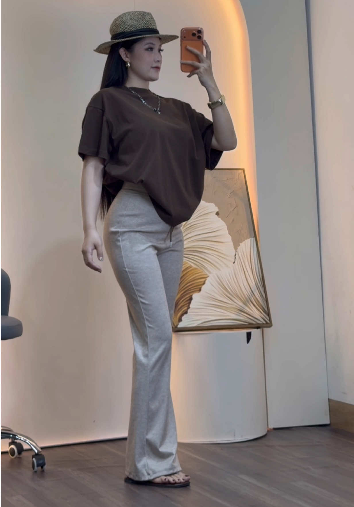 Quần loe đi mấy bà#OOTD #trancamtu #quanloe #quanongloe #linhchistudio 
