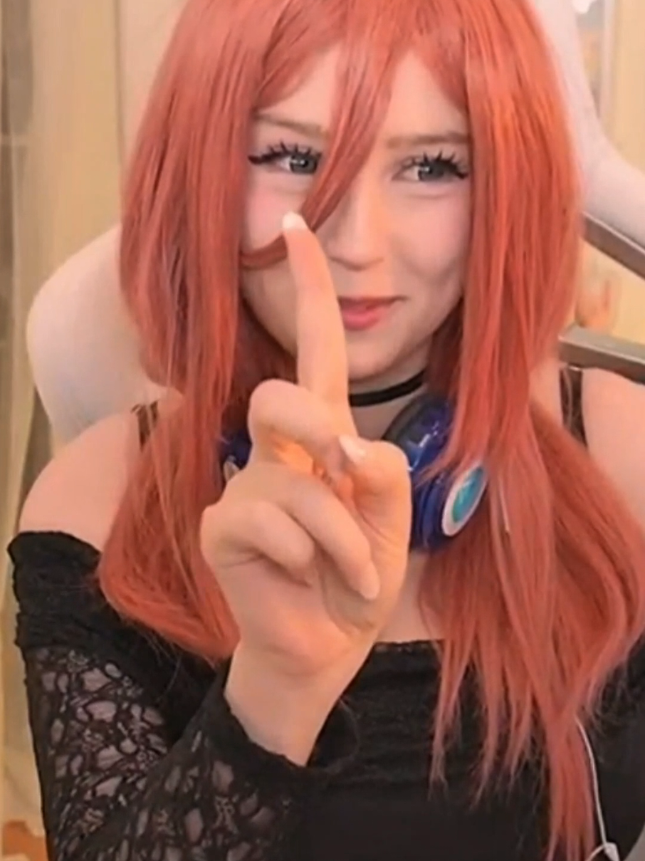 Upminaa /@twitch.tv/upminaa /@mina / was live and she was singing in spanish  ,, Despasito