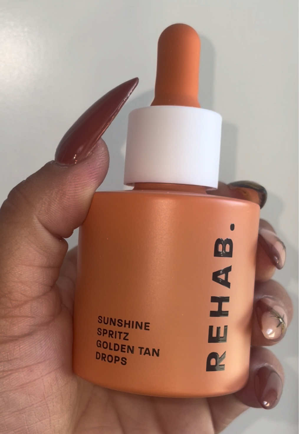 ☀️ Want that gorgeous sun-kissed glow without the faff? Meet REHAB Sunshine Spritz Golden Tan Drops! 🤎✨ These are SO easy to customise — use just a few drops for a subtle glow or build it up for a deeper bronze. You can mix them with your moisturiser for a more natural finish, or apply them directly to the skin. 😍 The formula contains naturally sourced DHA, hyaluronic acid and Mediterranean fig extract, and the colour develops gradually in a minimum of 2 hours. ✨ Perfect for that “I’ve just been on holiday” glow whenever you want it! 🌴☀️ If tanning drops are on your wishlist, ADD THESE TO BASKET 🛒🤎 #rehabsunshinespritz #sunkissedskin #glowingskin #bronzeskin #tiktokshopuk 