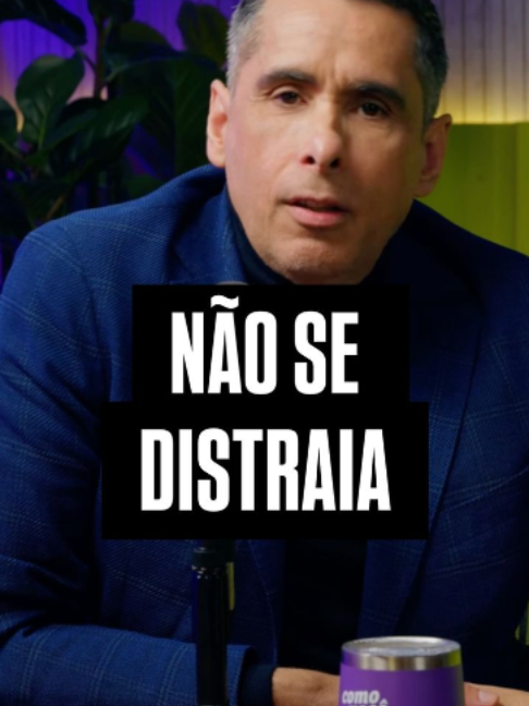 Em ano de eleição, vão tentar comprar a sua atenção com medo, raiva e polarização. Político nenhum vai construir a vida que vc quer viver por vc.