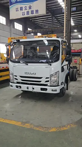 Isuzu truck chassis, suitable for modification into garbage compactor trucks, refrigerated trucks, wreckers/recovery trucks, and other types of trucks. #garbagecompactortruck #recoverytruck #refrigeratedtruck #wreckers #Camiónfrigorífico
