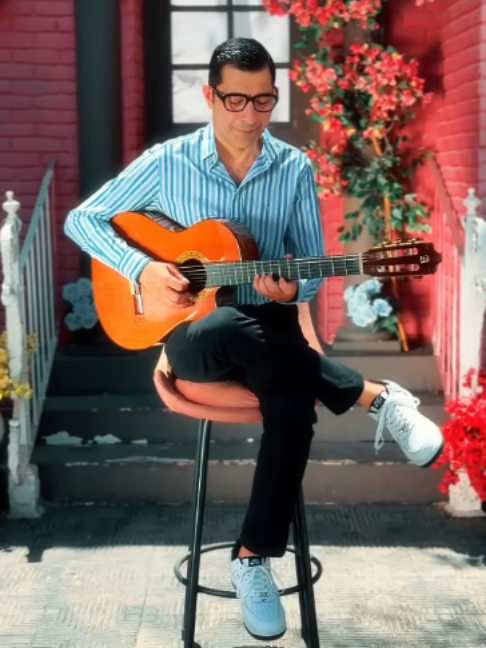 في ألحانٍ تسمعها ٠٠ وفي ألحانٍ تسافر معها 🥰🎸 
