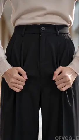 Untuk korang yang kerja office: seluar slack pinggang tinggi kaki lebar, kain tebal jadi dia jatuh lurus bukan melekat. Depan ada dua lipatan dan garis kemas, belakang pinggang getah jadi duduk lama pun okay. Cari kat bag kuning! #ofvogue #seluarslack #seluarkerja #ootdkerja #fyp 