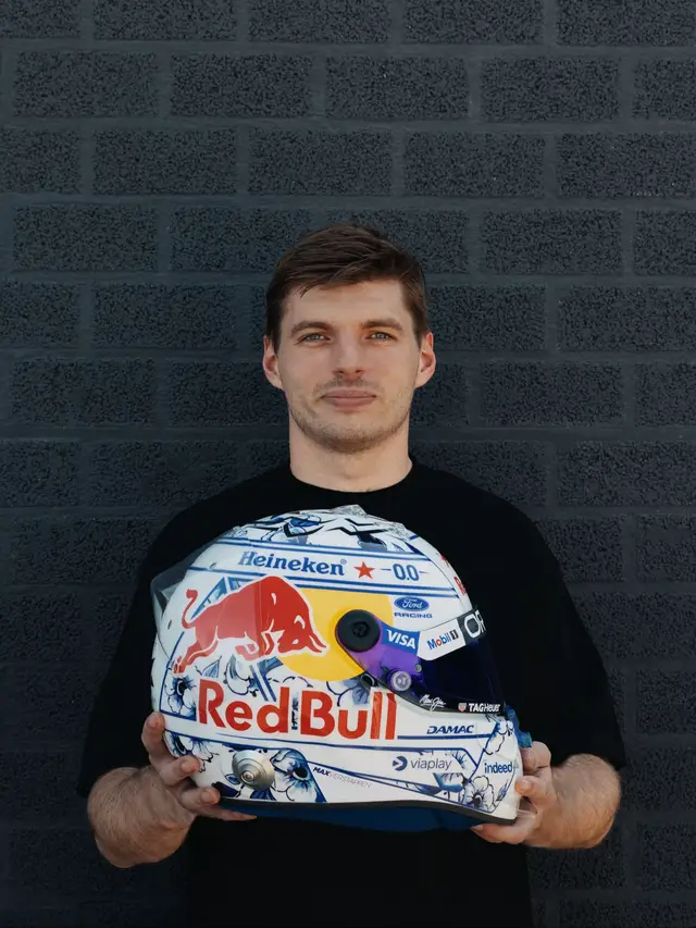 This one’s for Zandvoort 💙 Scale models are available at Verstappen.com #maxverstappen 