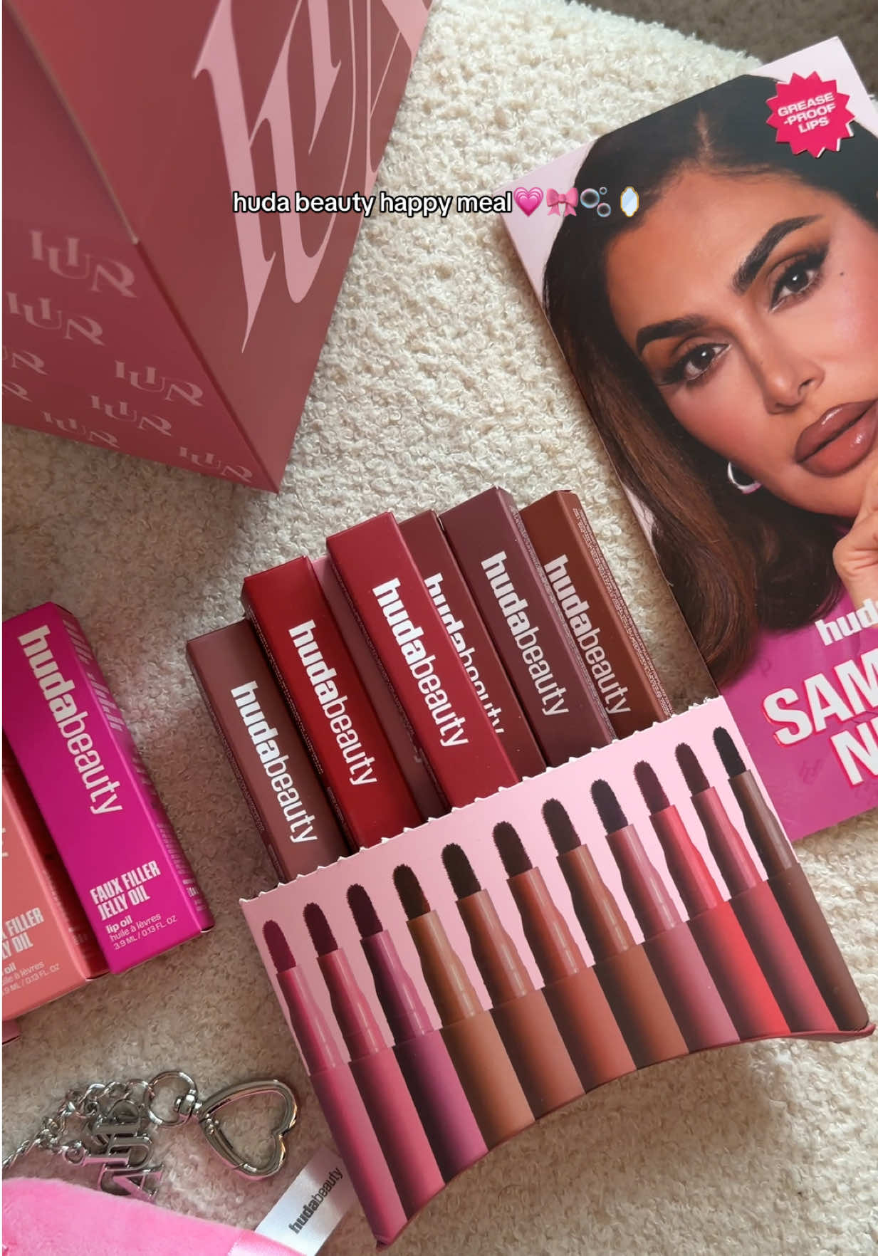 the creativity!!💗 #fyp #hudabeauty #makeup #pr #unboxing 