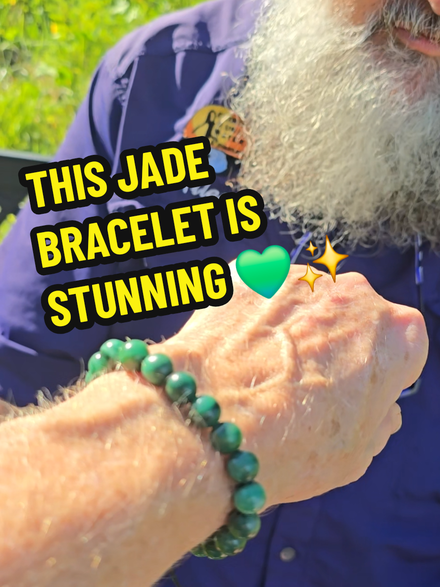 This jade bracelet has that rich, eye-catching look that instantly upgrades your wrist 💚 The natural-style green beads and adjustable handcrafted design make this one seriously hard to scroll past! #JadeBracelet #BeadedBracelet #MensJewelry #WomensJewelry #TikTokShopFinds 