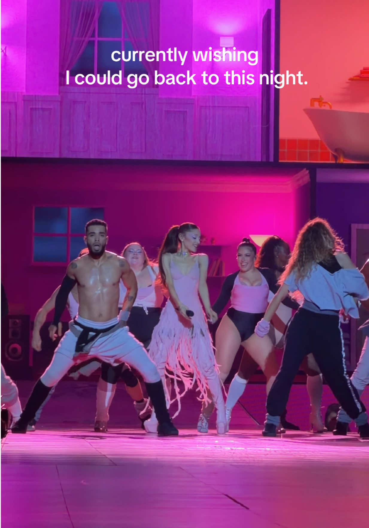 she hit that dance break @arianagrande #arianagrande #eternalsunshinetour #thankunext #eternalsunshine #petal 
