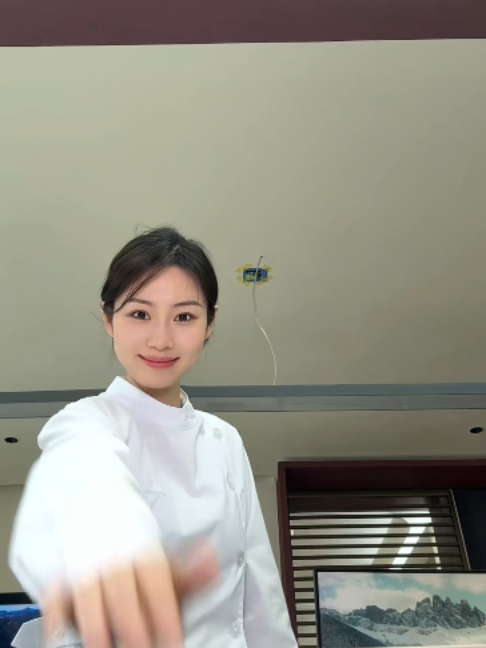 7648096585779318025别急小笨蛋，慢慢看 #搞笑 #抽屉变装 #变装 #一定看到最后 #反转7648096585779318025别急小笨蛋，慢慢看 #搞笑 #抽屉变装 #变装 #一定看到最后 #反转