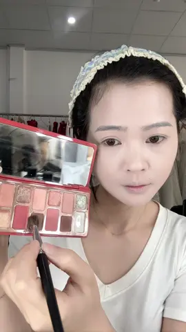 Hướng dẫn makeup chỉ với bảng cheeryep 12.chị em nào có thì vào việc nhé #viral #thuymechcup #makeupBacNinh #ilovetiktok 