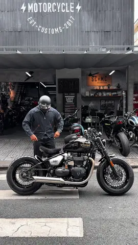 Cổ điển - Tôn trọng 😎 #scmc #saigonclassic #bobber #triumph 