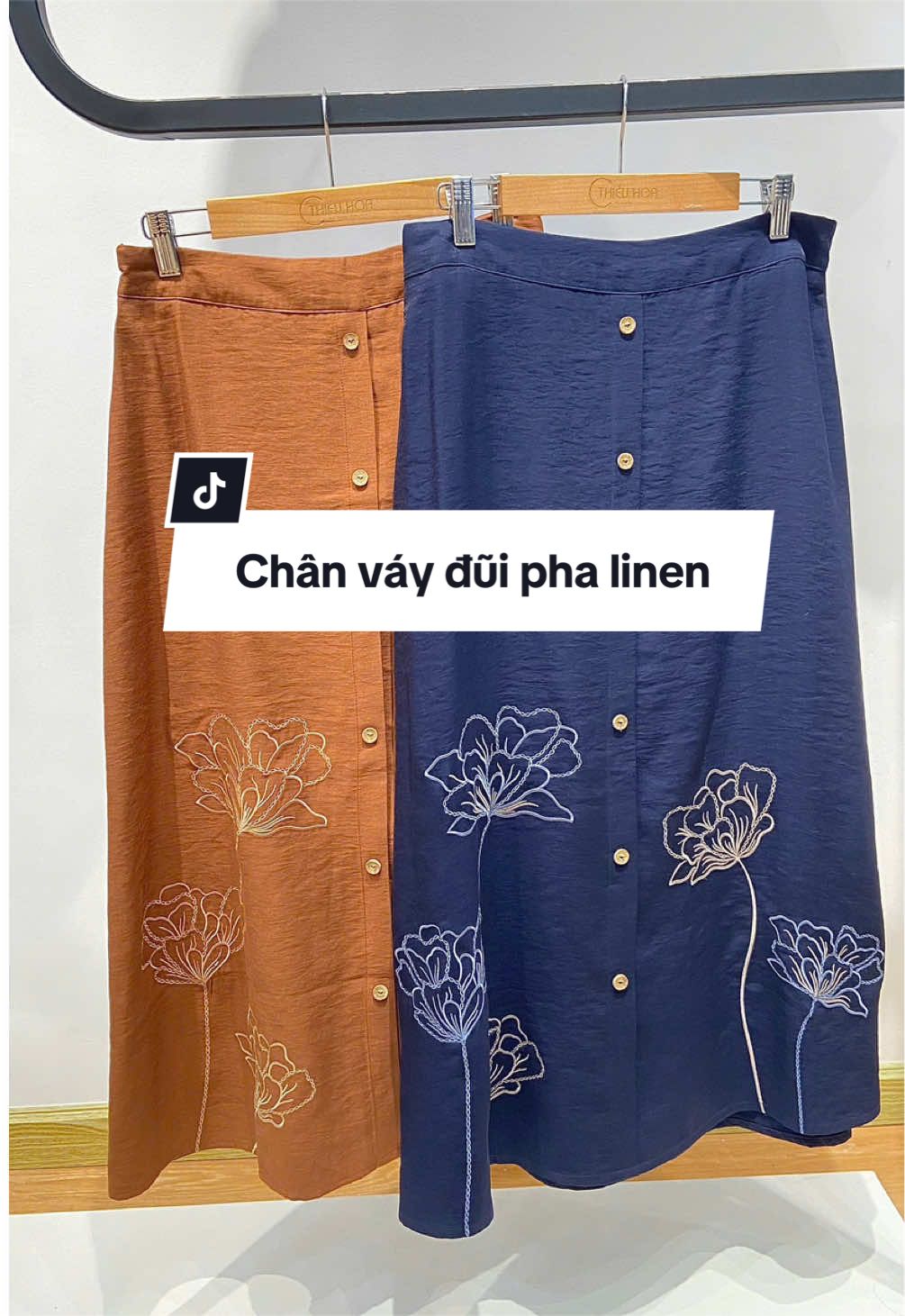 Thanh lịch, nhẹ nhàng nhưng không kém phần nổi bật 🌸 #thieuhoa #thoitrangtrungnien 