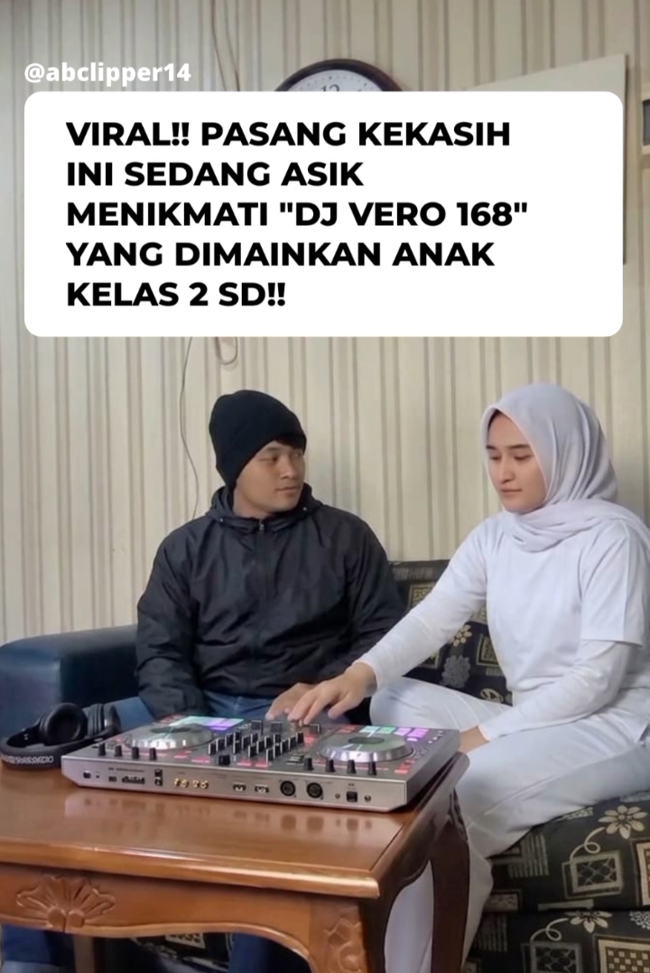 Bukan sembarang adek-adek! Ini mah DJ Vero 168 yang bikin Bandung bergetar! 🔊💥 Panggung gede? Sikat! Penonton ribuan? Hantam! Baru kelas 2 SD tapi mental panggungnya udah kayak bintang papan atas ✨😎 Biar gak ketinggalan karya keren lainnya, mampir & follow akun resminya yuk: 👇 IG: @DJVERO168 & @Djvero168_official TikTok: @djvero168  & @djvero168official  #DJVERO168  #doksli  #pasangan  #jjviral  #ViralTiktok 39u3udn9