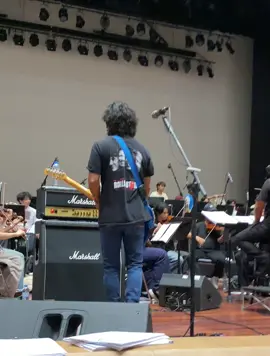 เป็นความฝันอีกเพลงนึง #เคยรักฉันบ้างไหม ที่จะได้เล่นกับ Orchestra จริงๆ และวันนี้ก็ได้ทำมันแล้วรู้สึกดนตรีมีอะไรอีกเยอะแยะให้ค้นหา!! #แม้ไม่ใช่เจ้าของเพลงแต่จะทำให้ออกมาดีที่สุด  ขอบพระคุน ม.ทักษิณที่ให้เกียรติโปรเจ็คนี้ อ.ระวีวัฒน์ อ.เอ็ก และทีมวงออเคสตร้าทุกท่านที่อยู่ด้านหลัง&ทีมงานทุกๆคน