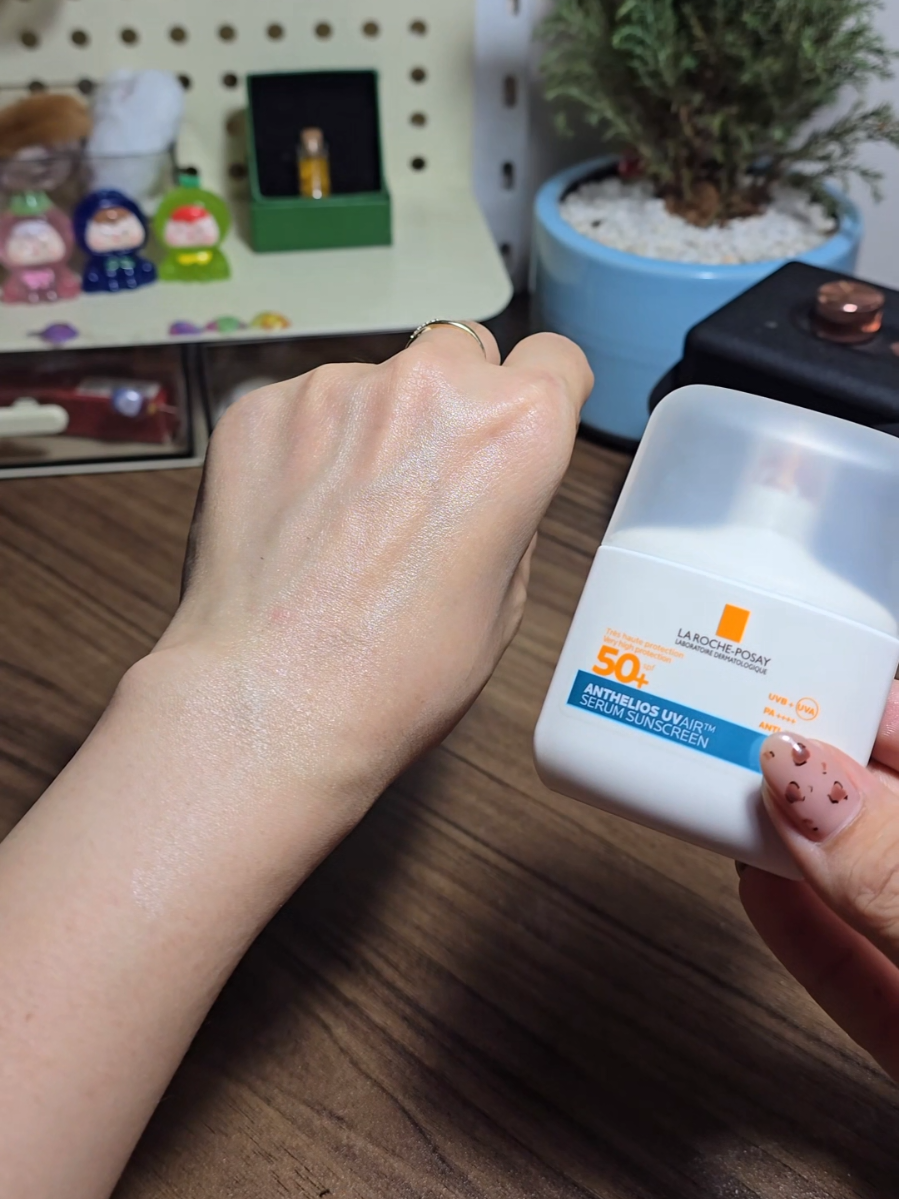 Serum chống nắng La Roche-Posay phiên bản cải tiến siêu mỏng nhẹ #LRPVN #Anthelios #larocheposay #kemchongnangkiemdau #salegiuathang 