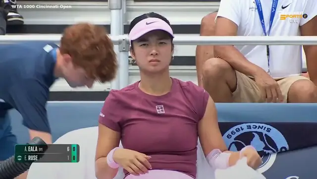 Filipina tennis ace Alex Eala takes the first set, 6-1, against Elena-Gabriela Ruse during the Cincinnati Open Round of 64 on Saturday. (Screenshots/Premier Sports 2) #philippinestar #alexeala #ruse #cincinnatiopen #tennis 