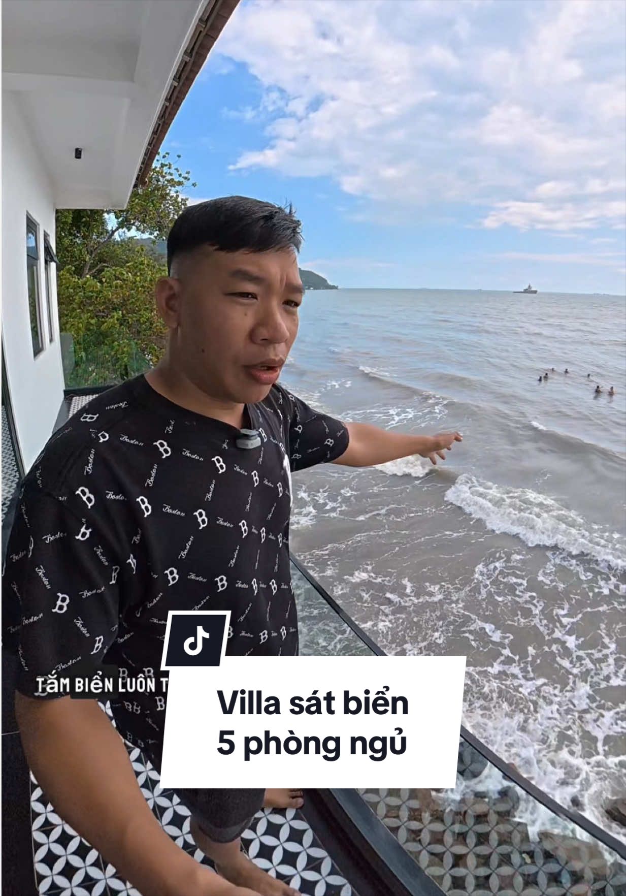 Trả lời @yêu nhiều và khó tính ! Villa hồ bơi sát biển chỉ 10cm, 10 người ở là hợp lý luôn nè mấy ní #thanhchungvilla #xuhuongtiktok #vungtau #dulich 