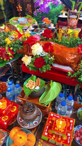 Mồng 3 tháng 7 bính ngọ niên Cung phùng khánh tiệc đức thánh thủ đền Hoàng Bảy,  Thấm thoát thắp nén hương dâng, được bén duyên lành, nương bóng cửa Đình Thần Tam Tứ Phủ. Nhờ ơn đại đức của Phật Thánh đại từ đại bi, chư vị Thần linh bản xứ, cùng sự gia hộ của Tổ tiên dòng họ, bản hội/đệ tử chúng con mới có được thân tâm an lạc, gia đạo khang ninh và vững bước trên con đường phụng sự hương khói như ngày hôm nay. Để bày tỏ lòng tri ân sâu sắc lên mười phương chư Phật, chư vị Thánh Mẫu, Hội đồng Các Quan cùng toàn thể đại Thần vương, hội đồng gia tiên . Đồng phu thê họ Nguyễn đồng cập họ Đào Họ Trịnh nhất tâm tu thiết lễ nghi Mừng tiệc Đức Thánh Thủ đền Hoàng Bảy nghê vu Bảo Hà Vọng Từ.  Nay công việc đã được chu viên , hoà cùng niềm vui hạnh phúc , bồi hồi , xúc động từ những khoảnh khắc khi đc chỉnh túc cân y loan giá phụng hành . Chúng con xin có lời cảm ơn chân thành tới Phật Thánh ❤️Gia tiên bốn họ nâng đỡ  ❤️Dưới có lời cảm tạ tới đồng đền Bảo Hà vọng từ và nhà bếp đã hỗ trợ hậu cần lễ. ❤️Có lời cảm ơn tới pháp sư : Hop Ngoc và đoàn pháp ❤️Có lời cám ơn tới văn đàn : Đình Hạnh và đoàn văn ❤️có lời cám ơn tới media Dũng Phạm và đoàn đã lưu lại những thước phim đẹp  ❤️Có lời cảm ơn : Quỳnh quế Phương Luân và Ngọc Trai ❤️có lời cám ơn hậu cần bày đàn Hiếu Đoàn ❤️Đặc biệt cám ơn ông xã đã cùng đồng hành ko ngại vất vả cả đg đời và đường đạo để cùng nhau cố gắng có dc như ngày hôm nay .  ❤️Và ko thể bỏ qua đó là cám ơn các thủ nhang đồng đền , thanh đồng đạo quan đã ko quản ngại xa xôi để tới tác phúc ❤️Sau cùng tri ân các đồng chí trong sơn môn Bảo Hà , đã cùng thầy đồng hành , con cháu trong nhà tụ họp đầy đủ , ko quản ngại công việc , mỗi người một tay chuẩn bị , lo liệu, quán xuyến dc chu toàn❤️ Thay mặt thủ nhang Bảo Hà Vọng Từ xin có lời cảm ơn chân thành, trong quá trình chuẩn bị lễ và phụng sự có điều gì sơ mơ lầm lỗi xin mọi người hoan hỉ.  Xin kính chúc sức khỏe tới các thầy, cô cậu, các Thanh Đồng, con nhang đệ tử ❤️  ⛩️Thủ Nhang Diệu Huyền Diệu - Tự Phúc Tuệ⛩️