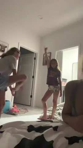 @Cambria Nguyen @kayleecheer3 #braindamage #stupid #3am