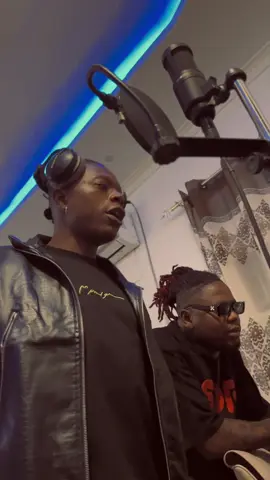 C’est avec un énorme plaisir que je vous lance le CHALLENGE de mon feat avec Wolve @Tidiane Mario Officiel  🇨🇩 Connexion Kinshasa × Brazzaville 🇨🇬 La famille, allons-y ! Donnez-nous de la force  Faites vos vidéos, identifiez-nous et partagez au maximum !  Le challenge est lancé, à vous de jouer !  #Kinshasa #Brazzaville #Challenge #WolveTidianeMario #ConnexionKinshasaBrazzaville  