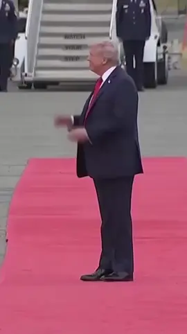 President Donald Trump is back in new York 🇺🇸  #airforce #aircarft #asmr #pilot #tiktokgrowthchallenge 