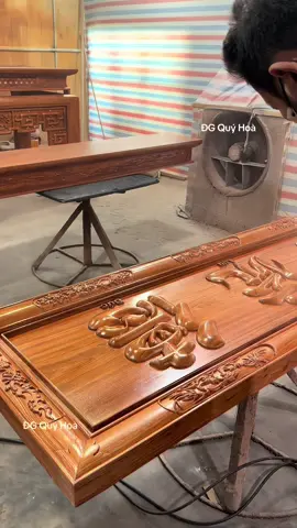 Mộc đẹp chưa đủ. Tốt gỗ tốt cả nước sơn. Với 3 nước lót đầy đặn và 3 nước làm màu