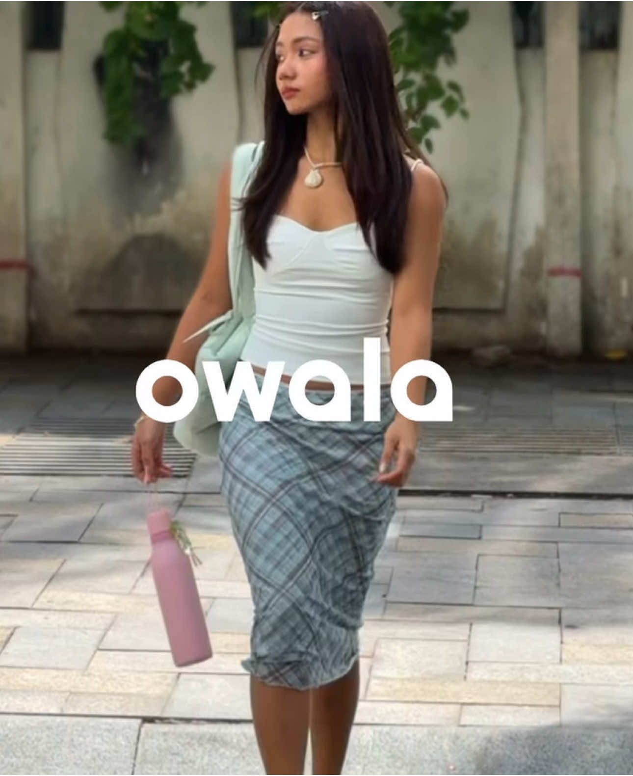 one thing that's always part of my ootd: an Owala to match. Owala FreeSip® Twist in Rose Quartz & + Shy Marshmallow #Owala #OwalaPH #FreeSipTwist #OOTD #LifestyleTok