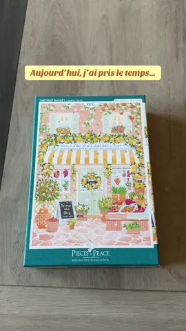 Aujourd’hui, j’ai pris le temps. 🤍 Le temps de commencer un puzzle qu’on m’a offert il y a 4 mois. Le temps de ne pas cocher une case de ma to-do list. Le temps de faire quelque chose qui ne sert à rien… si ce n’est à me faire du bien. Parce que parfois, prendre soin de soi, c’est aussi s’autoriser à ne rien « devoir » faire. 🧩✨ Et vous, c’était quand la dernière fois que vous avez fait quelque chose juste pour vous ? #unaoûtquifaitdubien #ecrans #puzzle #slowlife #GlowUp 