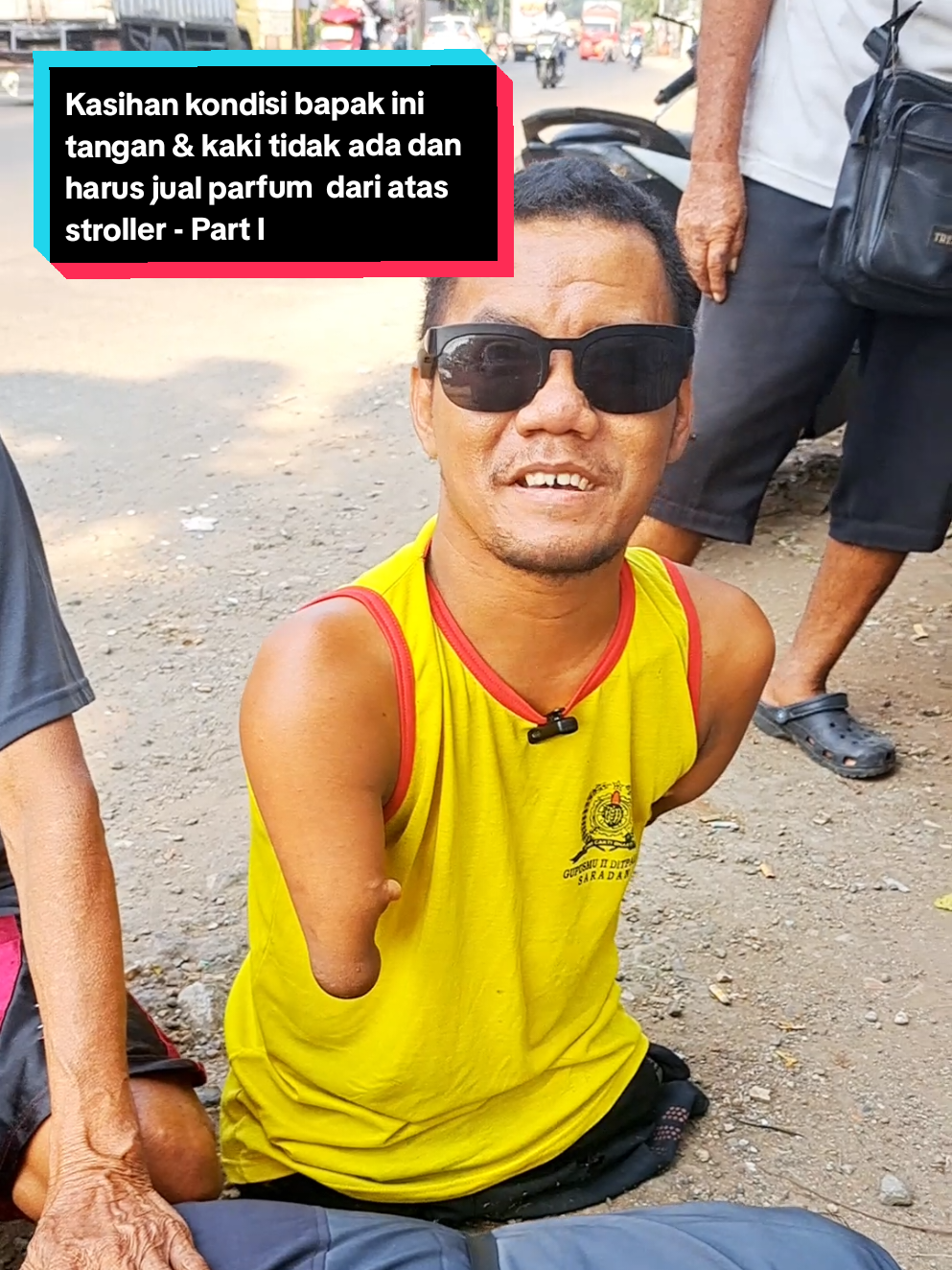 Kasihan kondisi bapak ini tangan dan kaki tidak ada dan harus jual parfum setiap hari ditarik di atas gerobak - part I  #kamianakjalanan  #anakjalanan
