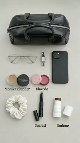 my current makeup obsessions #softluxury #BeautyTok #cleangirlmakeup #luxurybeauty #makeupflatlay 