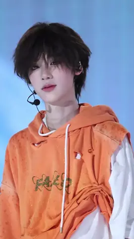lucu banget ga mau rambut nya rusak😭🫶 #weizichen #tffamily_4th_generation #konsertffamily2026 #foryoupage #tfstan🇮🇩🇨🇳 