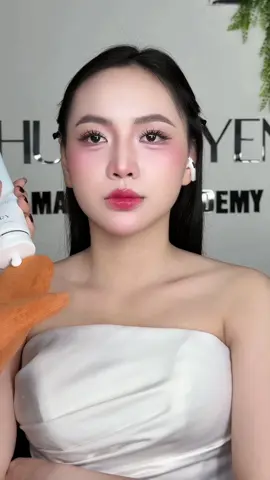 Make up xong quên bôi kem body là xu luôn nha   #kembody #kembodyjary #hoimakeupcodausaigon #huyenyenmakeup #hymakeup 